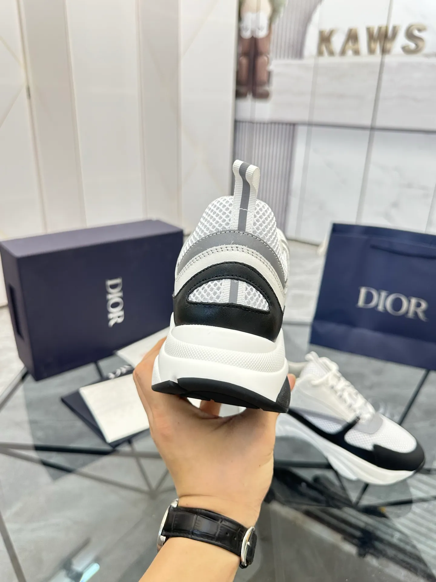 Men's shoes: 💰P460¥ Ready in Guangzhou, fully packaged Product trademark: Dior* "Dior*" low-top casual shoes Regular size: 38-46 (can be customized to 47) B22 Product materials: imported cowhide leather upper spliced ​​with original fabric, breathable lining, original outsole. Number: 920